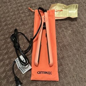 Amica flat iron New no box